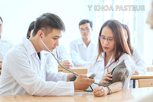 Sinh viên tốt nghiệp Trung cấp Y sĩ đa khoa có nhiều cơ hội việc làm